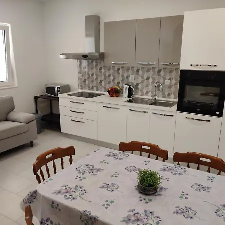 Mate Apartment *
